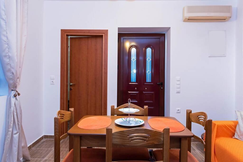 Paraspori Traditional Home With View ภายนอก รูปภาพ